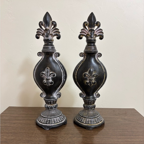 Elegant Black and Gold Fleur De Lis Finial Set of 2 - Picture 1 of 11